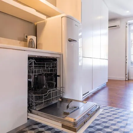 Charming 3bdr Duplex In Center By Lovelystay