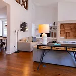 Charming 3bdr Duplex In Center By Lovelystay *