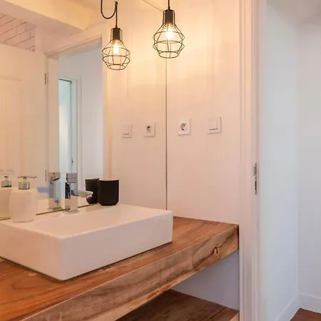 Charming 3bdr Duplex In Center By Lovelystay *