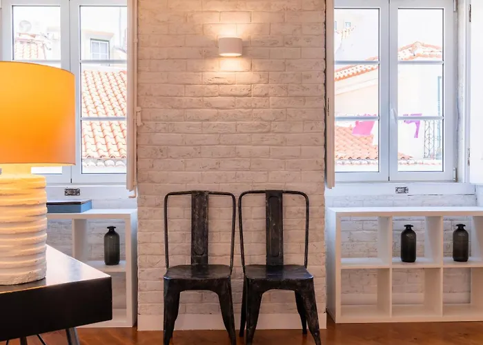 Charming 3bdr Duplex In Center By Lovelystay Daire