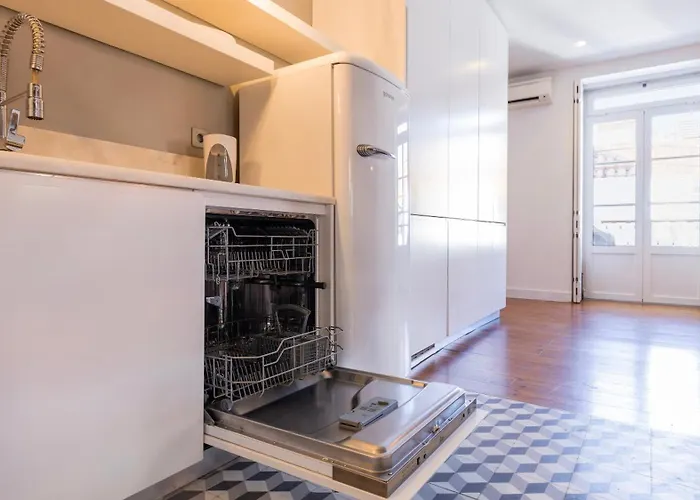 Charming 3bdr Duplex In Center By Lovelystay