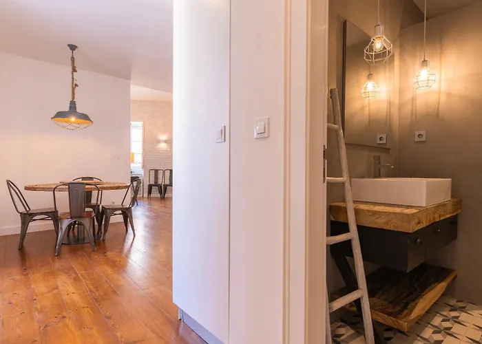Charming 3bdr Duplex In Center By Lovelystay Daire