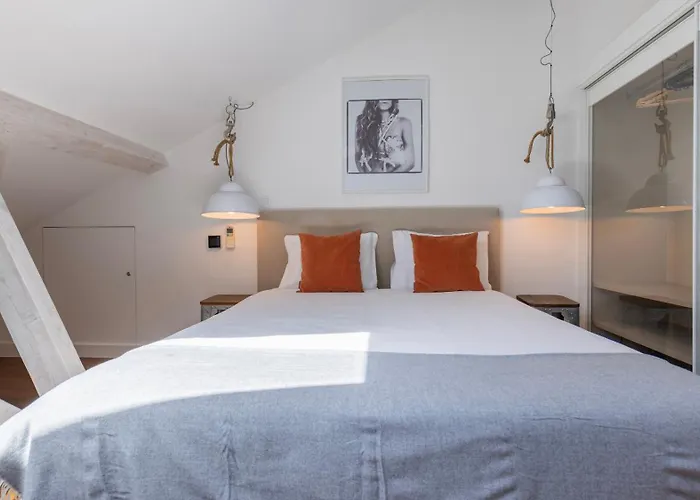 Charming 3bdr Duplex In Center By Lovelystay *