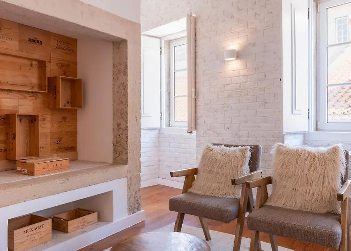 Charming 3bdr Duplex In Center By Lovelystay Daire