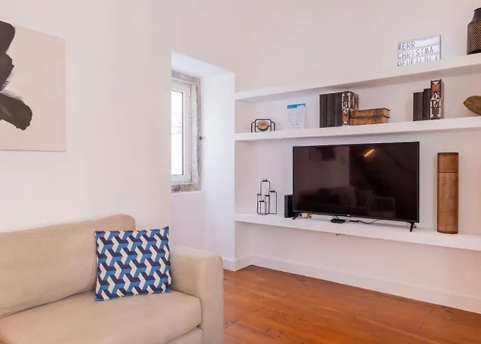 Charming 3bdr Duplex In Center By Lovelystay *