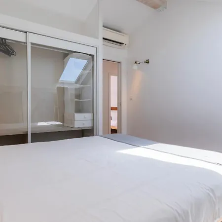 Apartamento Charming 3bdr Duplex In Center By Lovelystay