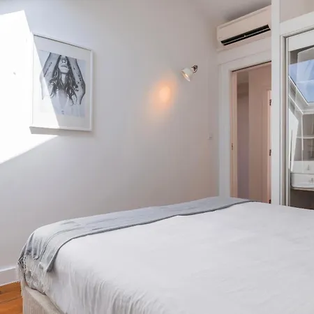 Apartamento Charming 3bdr Duplex In Center By Lovelystay
